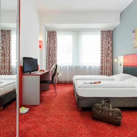 Greet Alexanderplatz